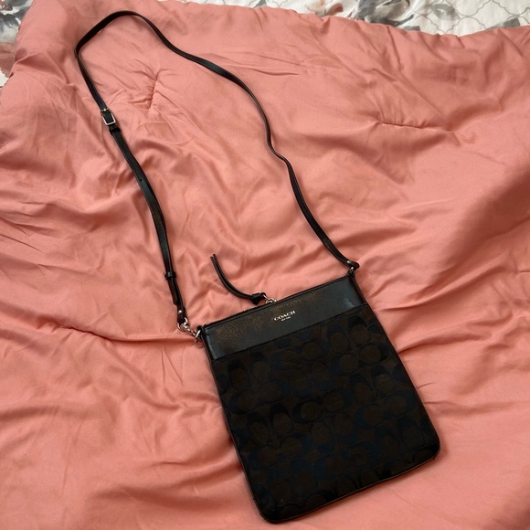 Black Coach Crossbody Pochette - Picture 2 of 16